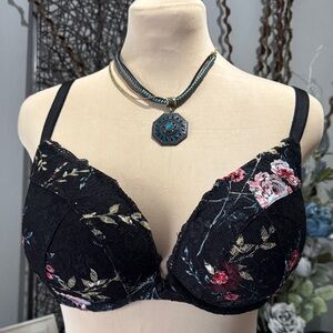 Torrid Black Floral Lace Push-Up Plunge Bra Size 40 D